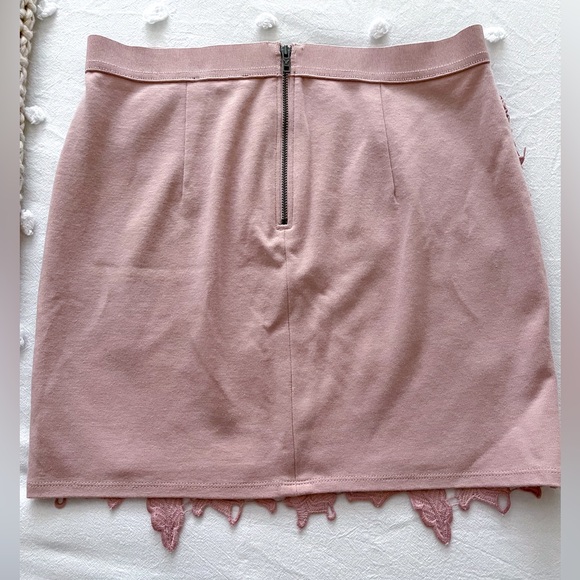 Lace mini skirt - Picture 3 of 3